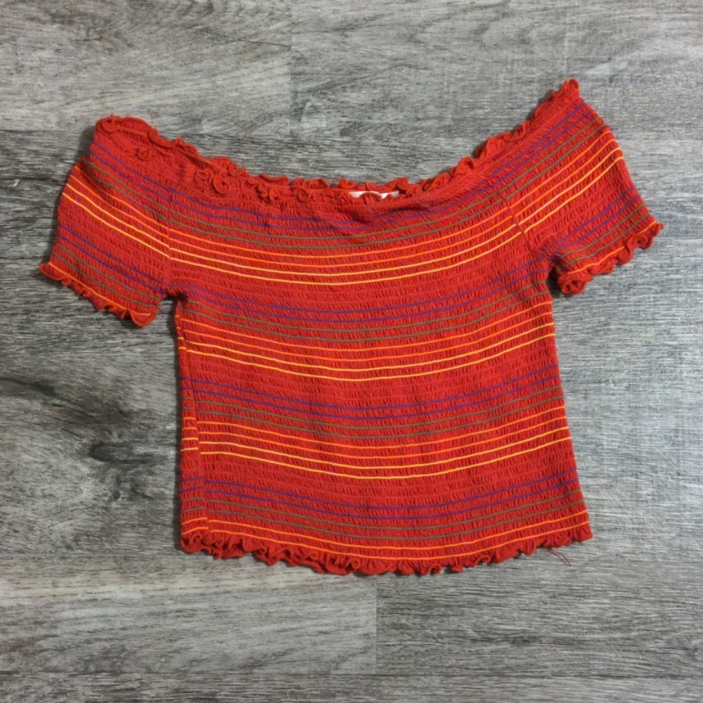 Like new! Scrunched crop top